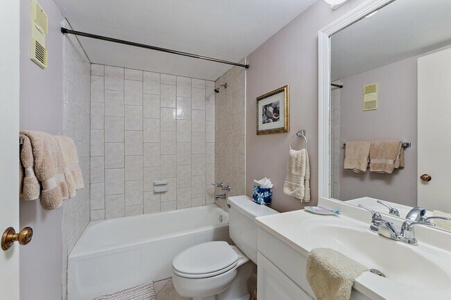 Building Photo - 1605 S US Hwy 1