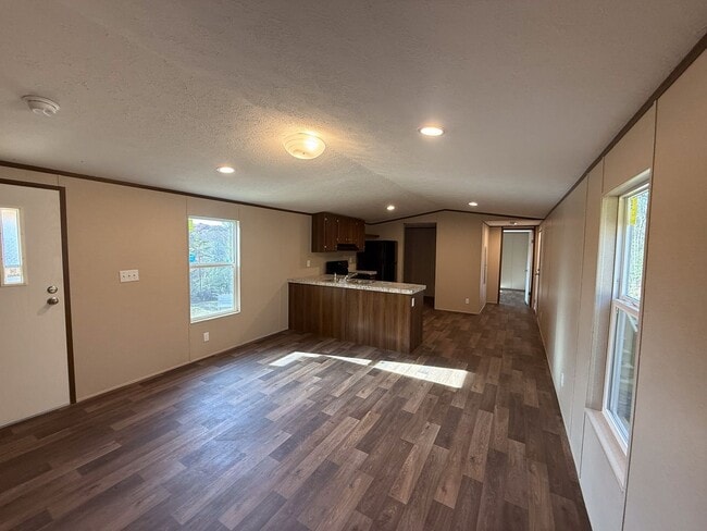 Building Photo - Energy-efficient mobile home for rent