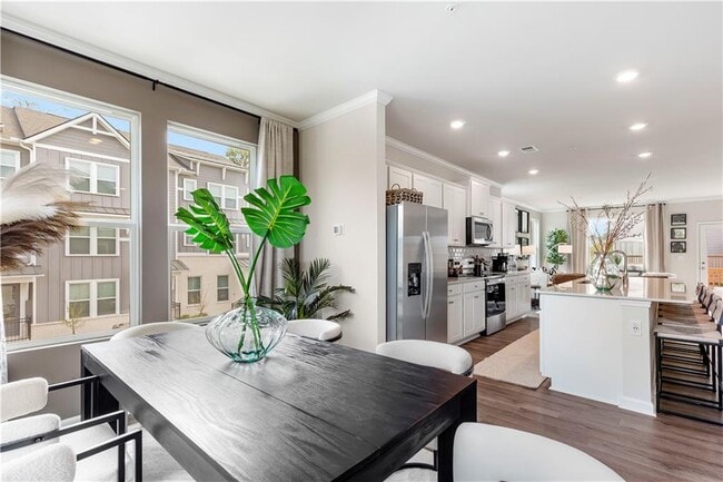 Building Photo - 3642 S Fulton Ave