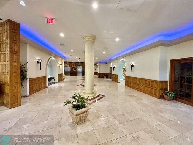 Building Photo - 3725 S Ocean Dr
