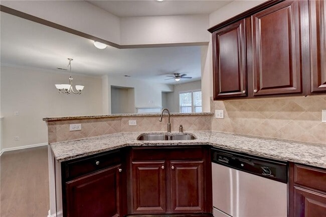 Building Photo - 2152 Greencrest Cir