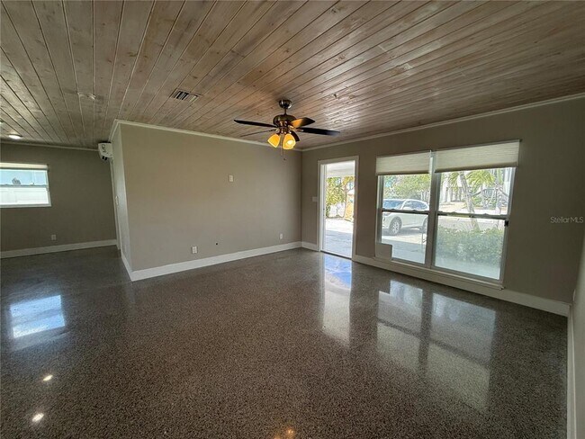 Building Photo - 3665 Belle Vista Dr E