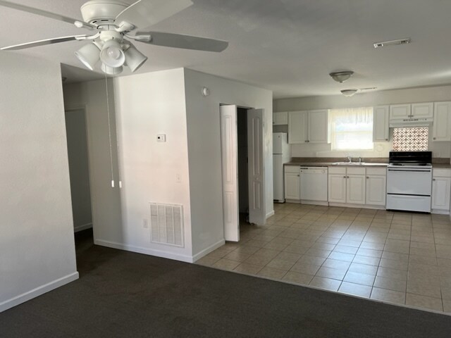 Building Photo - 145 Deer Ridge Dr