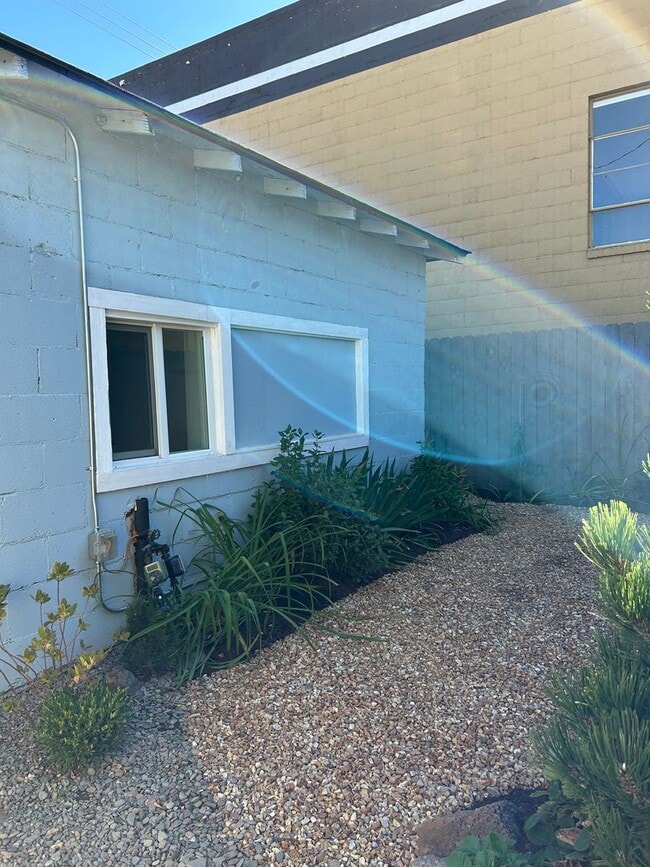 Building Photo - Newly Remodeled Studio in Downtown Redmond