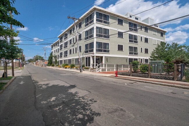 Building Photo - 80 Webster Ave