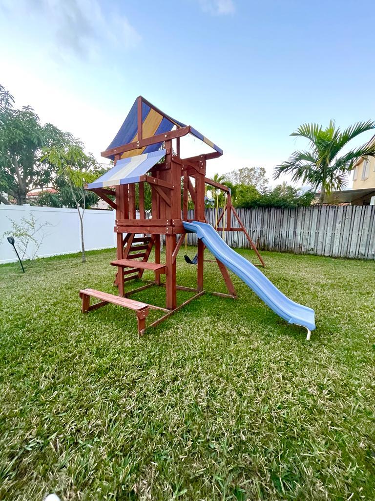 Building Photo - 1530 SW 193rd Ter