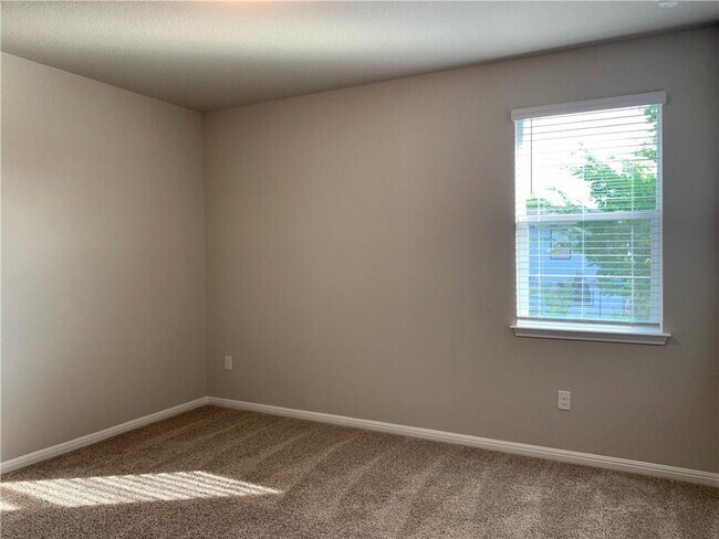 Building Photo - 1308 Anhalt Dr