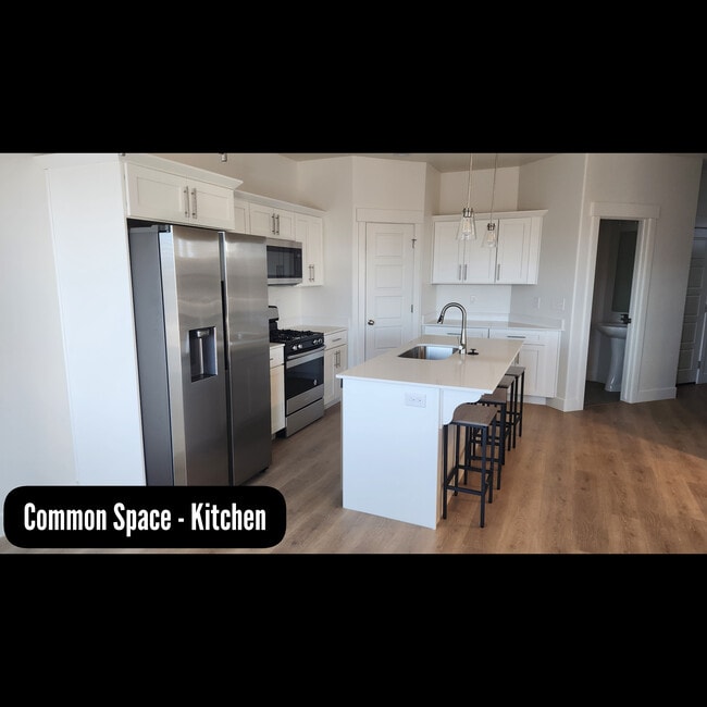 Building Photo - 1001 W Coral Charm Wy