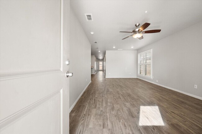 Building Photo - 14409 Avenue X