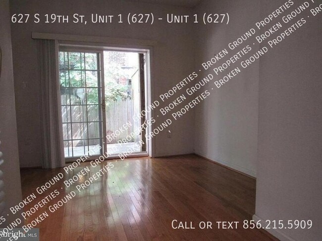 Building Photo - 627 S 19th St