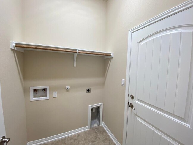 Laundry Room - 162 Rains