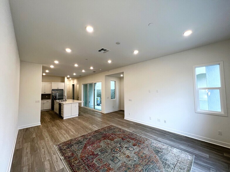 Building Photo - 107 Zawn