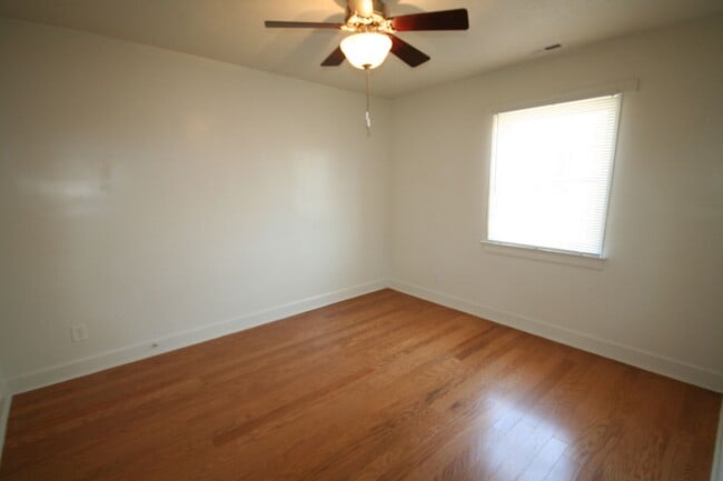 Building Photo - Two bedrooms, hardwood throughout, and a private driveway — all under $1,400 near Duke West.