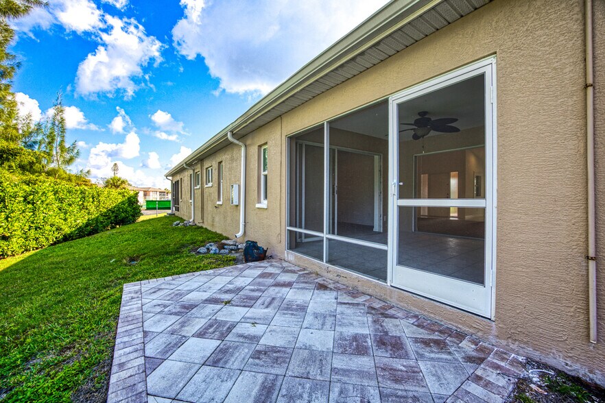 Building Photo - 16840 Sanibel Sunset Ct