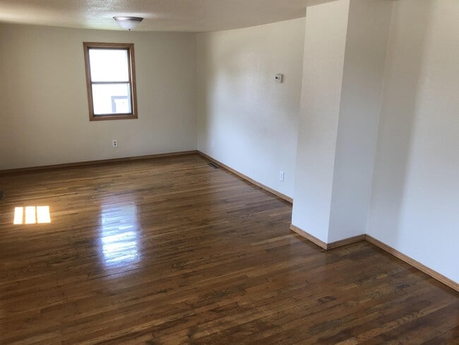 Building Photo - 2113 Oakland Ave E