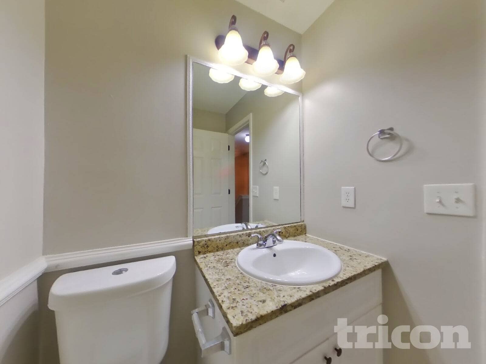 Building Photo - 214 Amber Trce