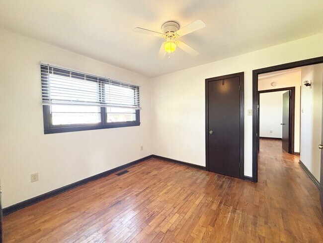 Building Photo - Greenback 37742 - 3 bedroom, 1 bath home - Contact Jeremy Logan (865) 307-2273