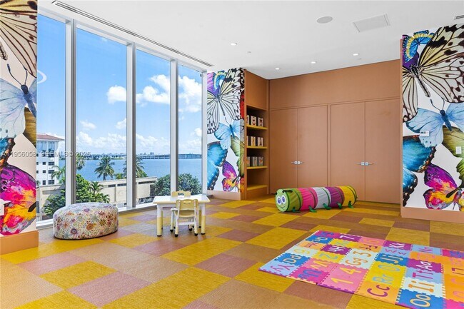 Building Photo - 700 NE 26th Terrace