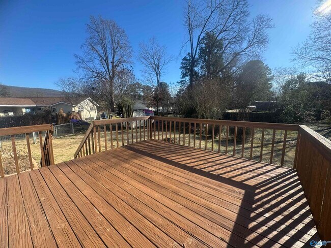 Building Photo - 9904 Willow Cove Rd SE