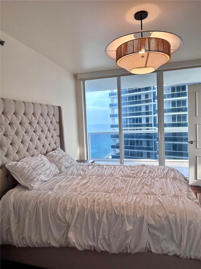 Building Photo - 1830 S Ocean Dr