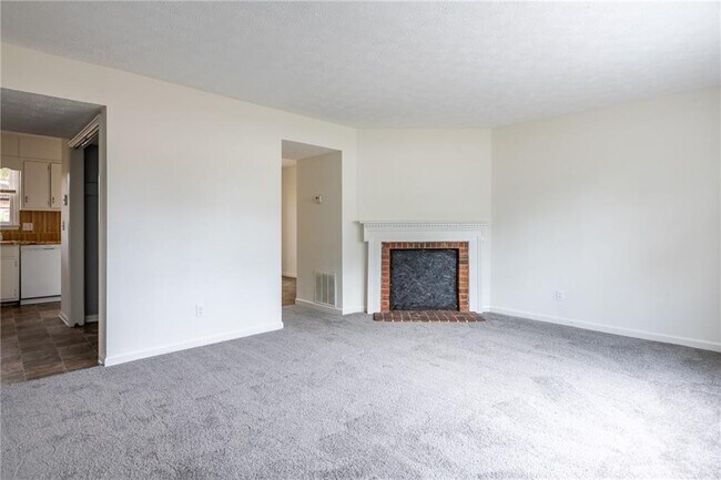 Building Photo - 582 Downing St