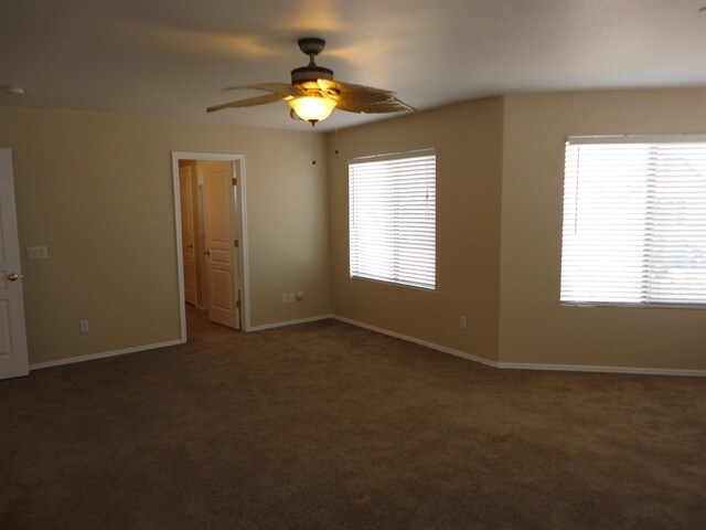 Building Photo - 420 E Palomino Way