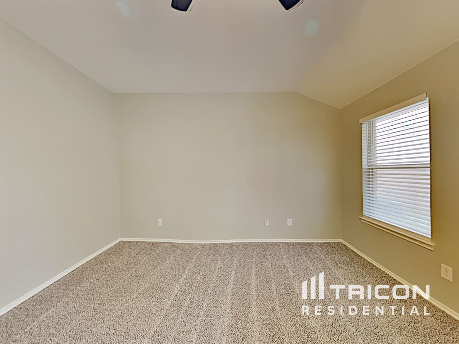 Building Photo - 626 Chapman Dr