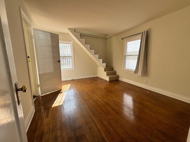 Building Photo - Two Bedroom Front House near Westside Village