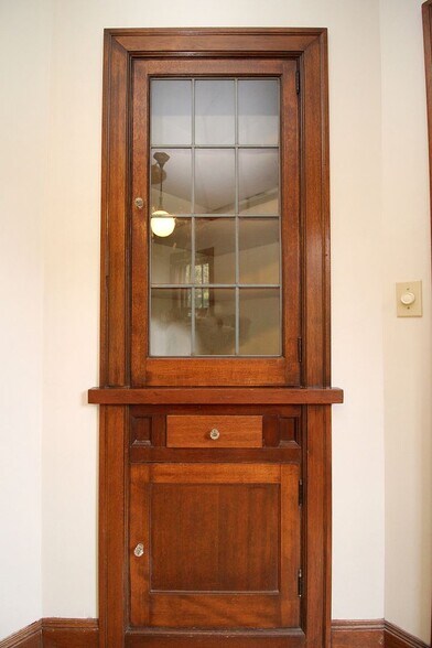 Building Photo - 2904-2914 SE Washington St & 606 SE 29th Ave