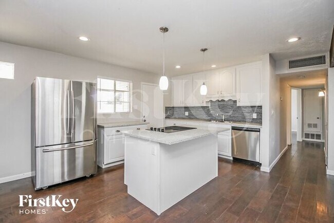 Building Photo - 7912 E Willetta St