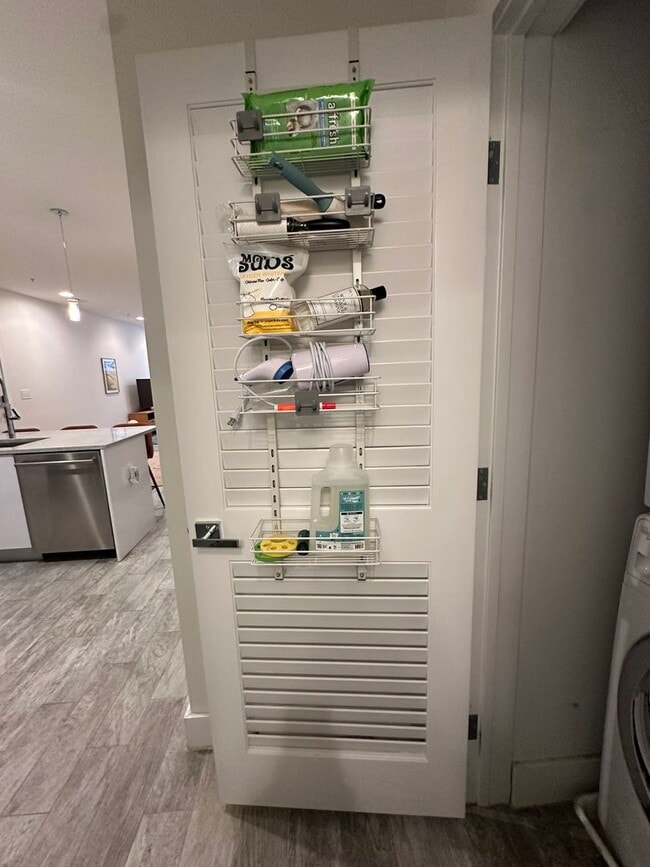 Building Photo - 1 Bedroom, 2 Bath Condo