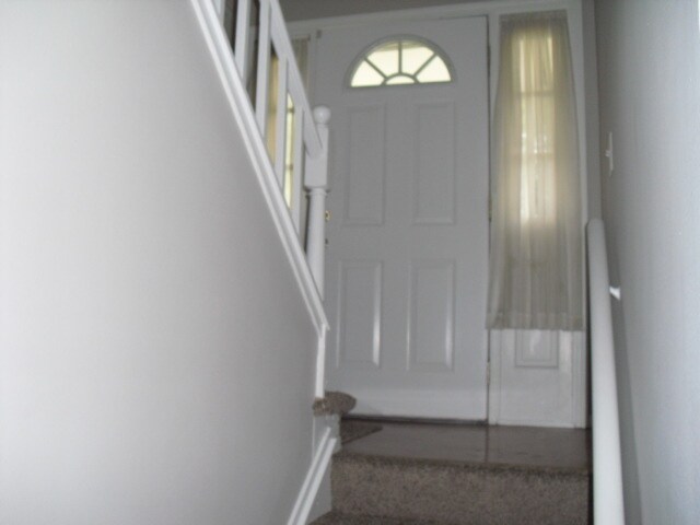 Building Photo - 253 Windsor Dr
