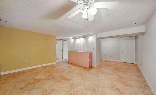 Building Photo - 809 Clifford Dr
