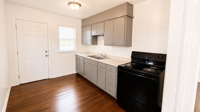 Building Photo - 2-Bed, 1- Bath Brick Home For Rent