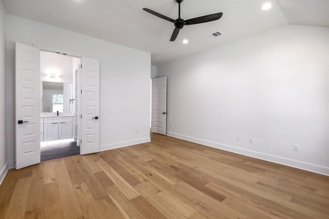 Building Photo - 8302 Kromer St