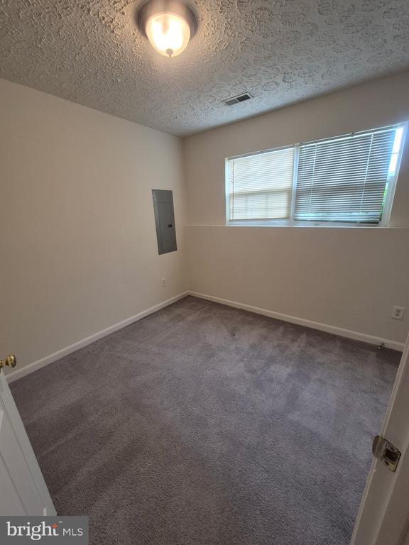 Building Photo - 2102 Racquet Pl