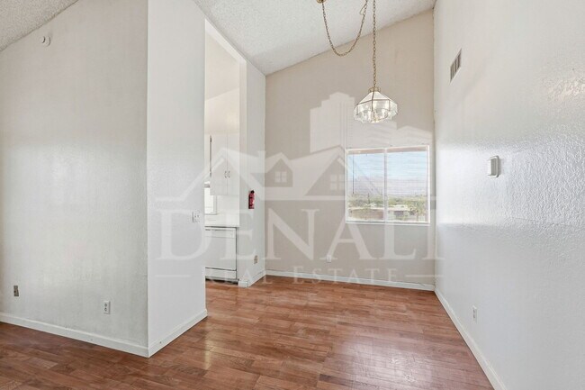Building Photo - 808 S Langley Ave