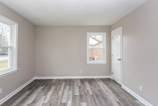 Building Photo - Welcome to this beautiful newly renovated 3-bedroom brick ranch!