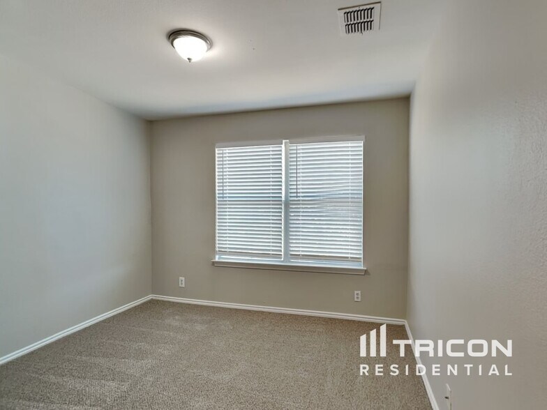 Building Photo - 6902 Shelbyville Ct