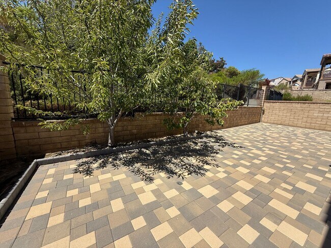 Building Photo - Stunning 4-Bedroom Home with Solar, EV Charger, and a Loft in Valencia