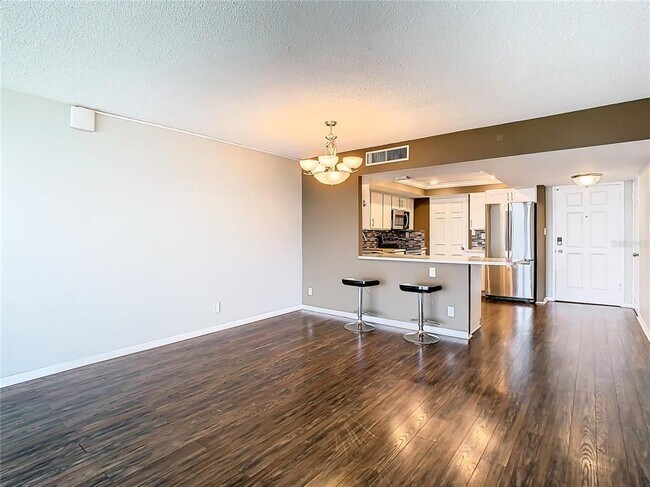 Building Photo - 7400 Sun Island Dr S