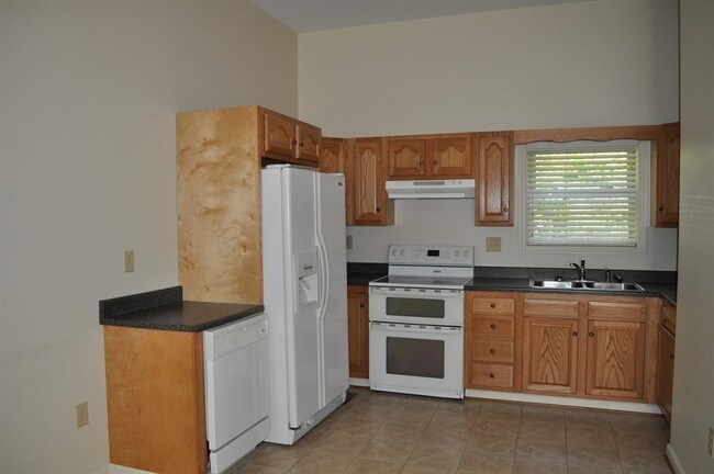 Building Photo - Apartment For Lease!!