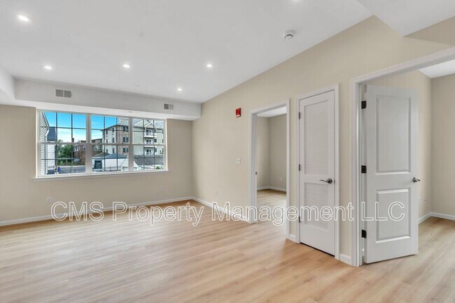 Building Photo - 88 Louis St