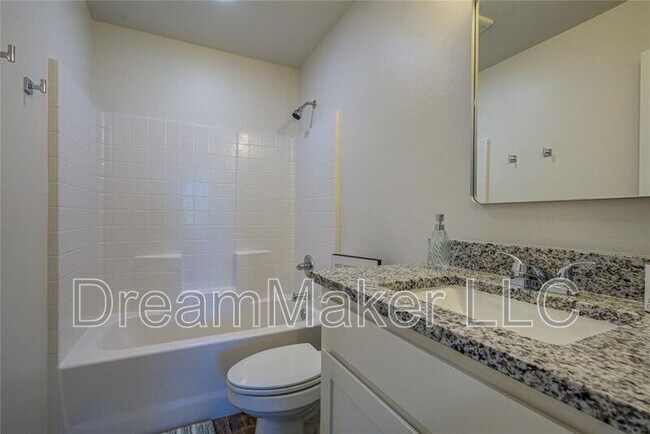 Building Photo - 2328 27th Ct