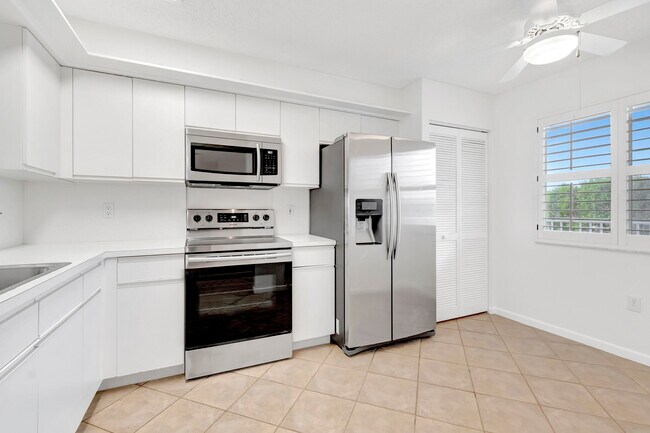 Building Photo - 14096 Huntington Pointe Dr