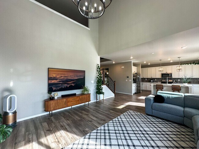 Building Photo - Almost Brand New Meadowlark 4bd 3.5ba home