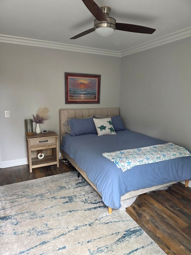 Building Photo - One month rental Fully furnished 1 bedroom...