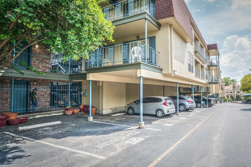 French Place Apartments San Antonio Tx Apartment Finder