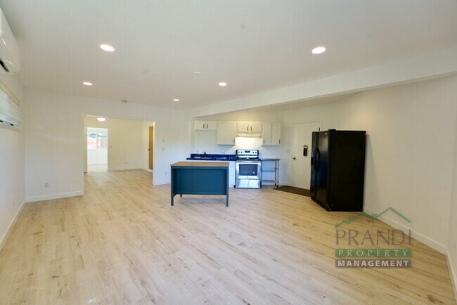 Building Photo - 137 Maestro Rd
