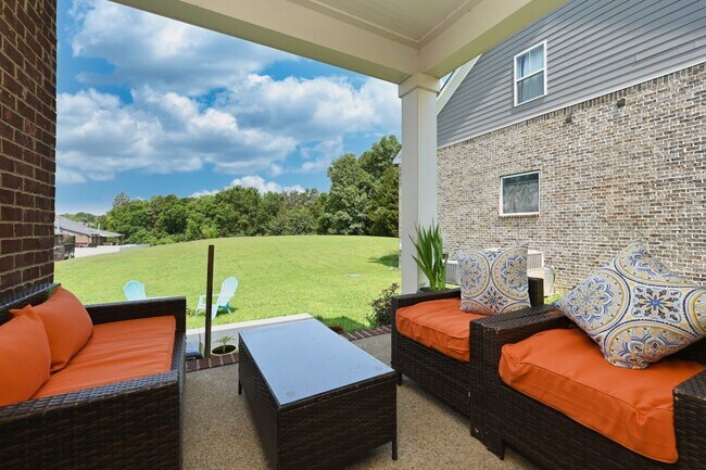 Building Photo - **2019-BUILT EXECUTIVE HOME IN A CUL-DE-SA...